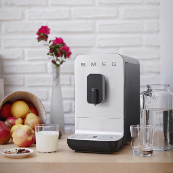 SMEG Machine automatique Noir - BCC11BLMEU