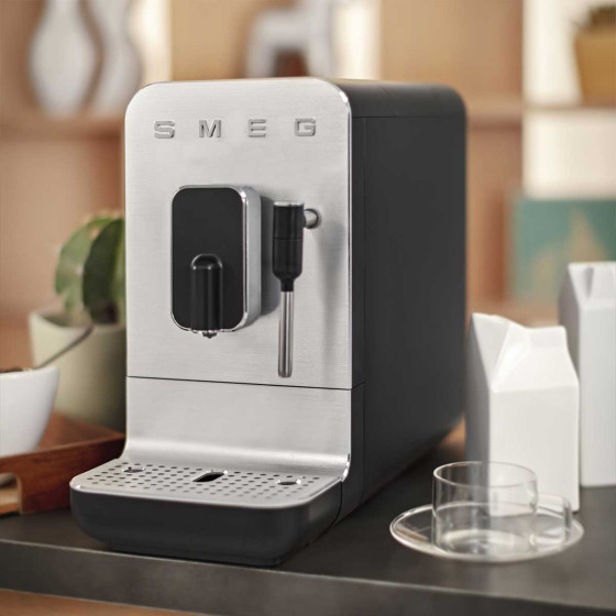 SMEG Machine automatique Buse vapeur Noir - BCC12BLMEU
