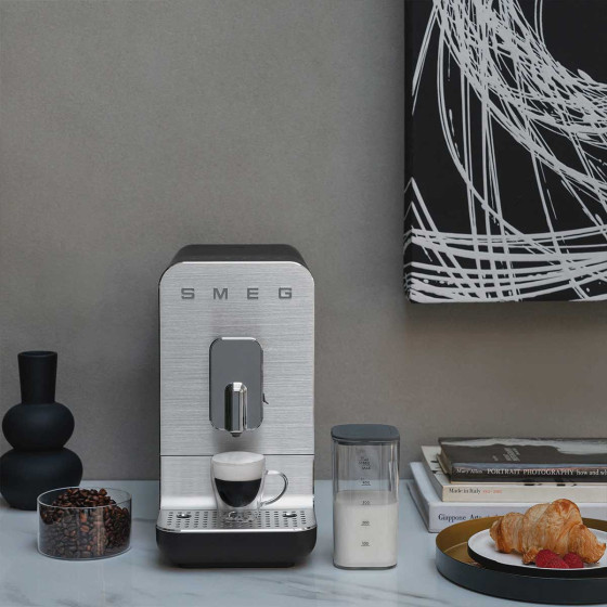 SMEG Machine automatique Système lait Noir - BCC13BLMEU