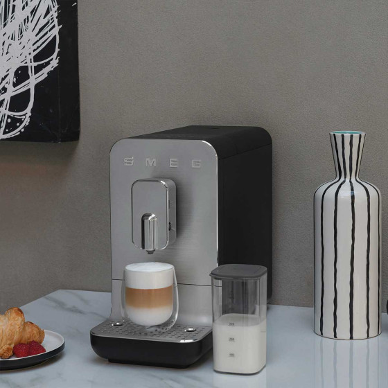 SMEG Machine automatique Système lait Noir - BCC13BLMEU