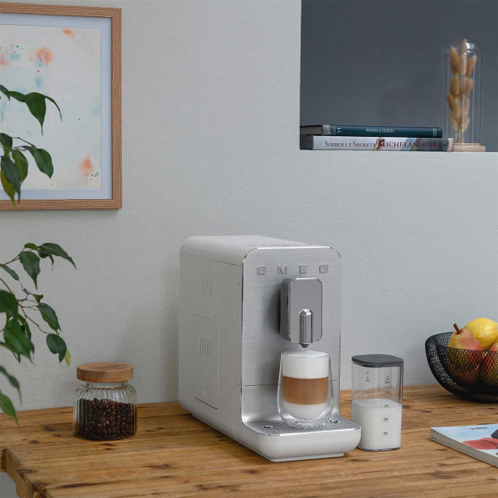 SMEG Machine automatique Système lait Blanc - BCC13WHMEU