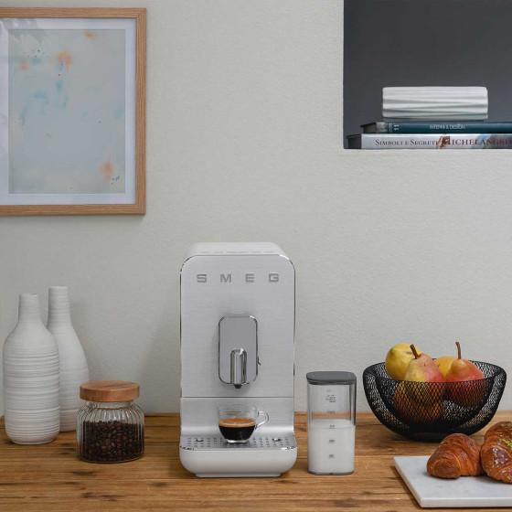 SMEG Machine automatique Système lait Blanc - BCC13WHMEU