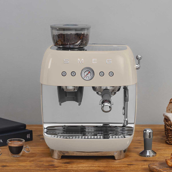 SMEG Machine expresso Blanc - EGF03CREU