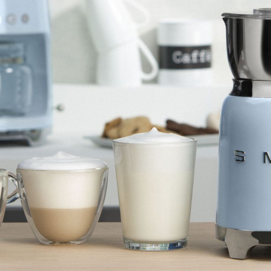 Chocolatière et Mousseur à lait SMEG Crème - MFF11CREU