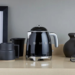 Mini Bouilloire SMEG 0.8L Noir - KLF05BLEU