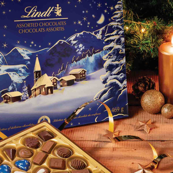 Lindt Boîte PAYSAGE DE NOËL Assorti Assortiment de Chocolats au Lait Noirs et Blancs Idéal pour Noël - vue 3