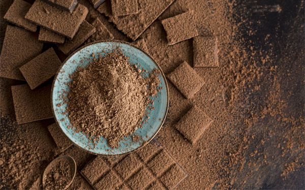 cacao en poudre avec morceaux de chocolat