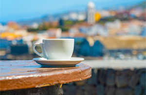 tasse de café itliane vue mer