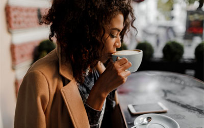 boire du café en grains pour vivre plus longtemps bienfait