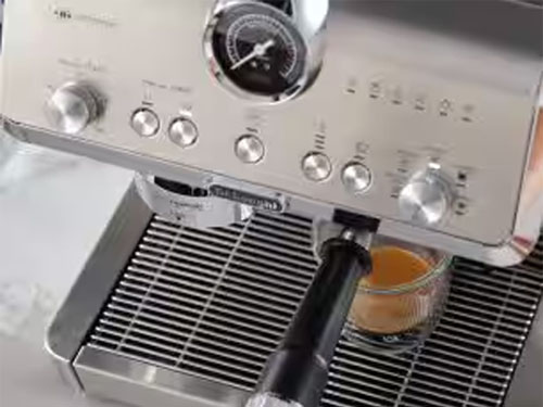 extraction du café delonghi specialita opera