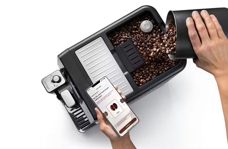 remplissage du bac à grains de la delonghi eletta ultra