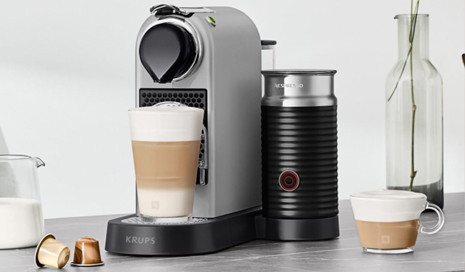 machine à café nespresso avec café lactée 