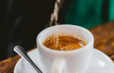 Sucre café: les différences entre le café sucré et non sucré