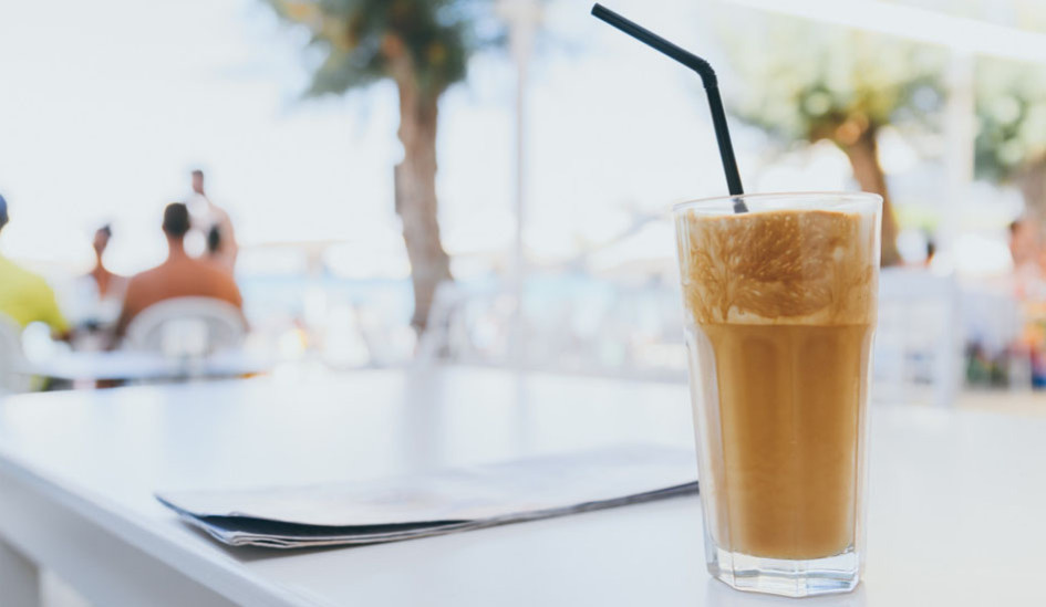 Quelle est la différence entre un café frappé et un café glacé ?