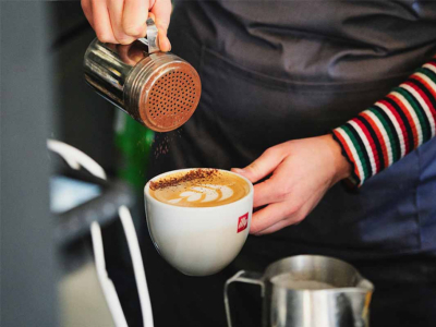 Qu’est-ce que le Doppio + sur une machine à café Delonghi ? 